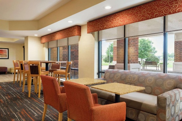Hampton Inn By Hilton Des Moines West image 4