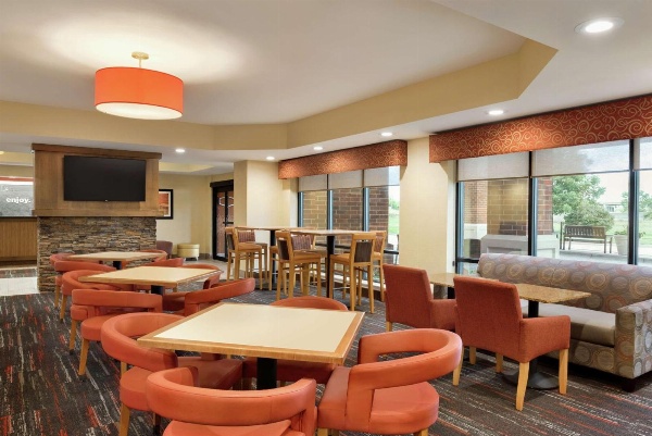 Hampton Inn By Hilton Des Moines West image 5