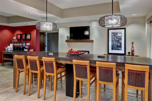 Hampton Inn By Hilton Des Moines West image 8